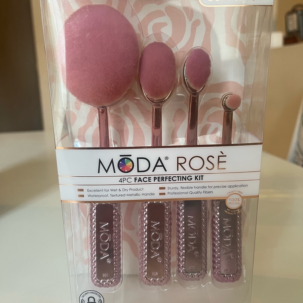 Moda rose brush set